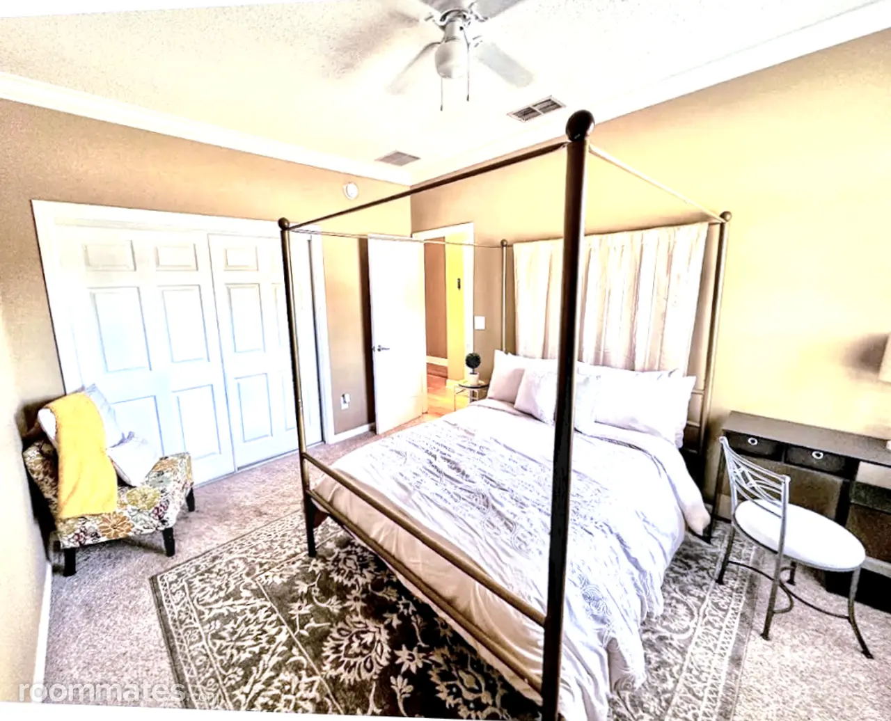 Profile photo 4 of 11