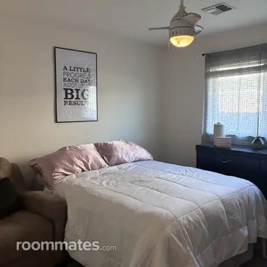 Room for rent in Bakersfield, CA $750, house