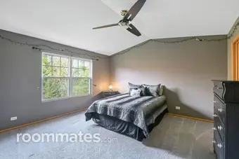 Room for rent in Carpentersville, IL $1150, townhouse