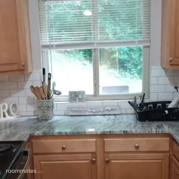 Room for rent in Cincinnati, OH $600, townhouse