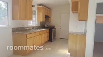 Room for rent in Anaheim, CA $850, house