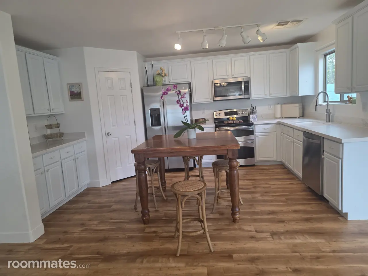 Profile photo 1 of 6