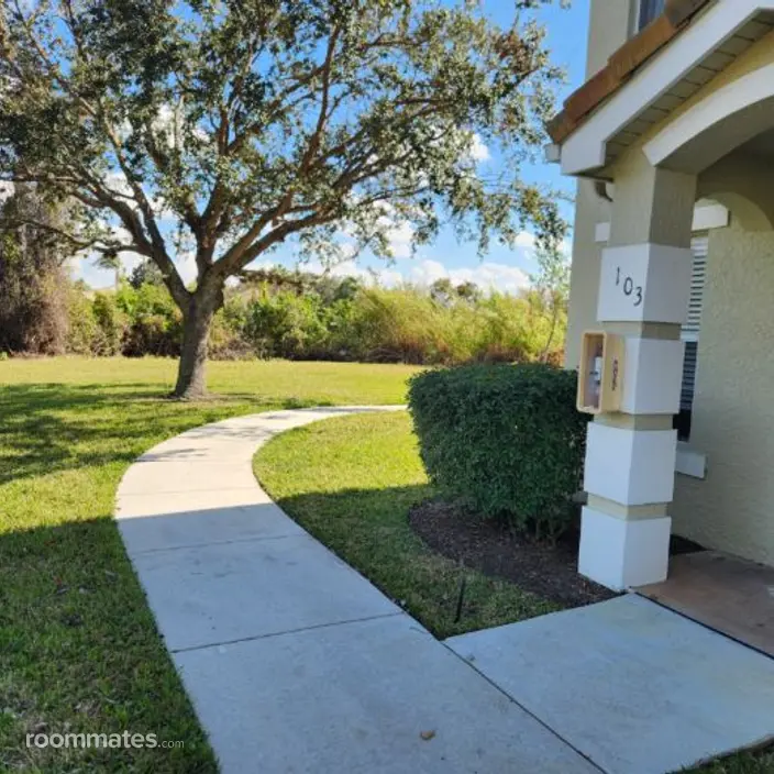 Room for rent in Port Saint Lucie, FL $900, condo