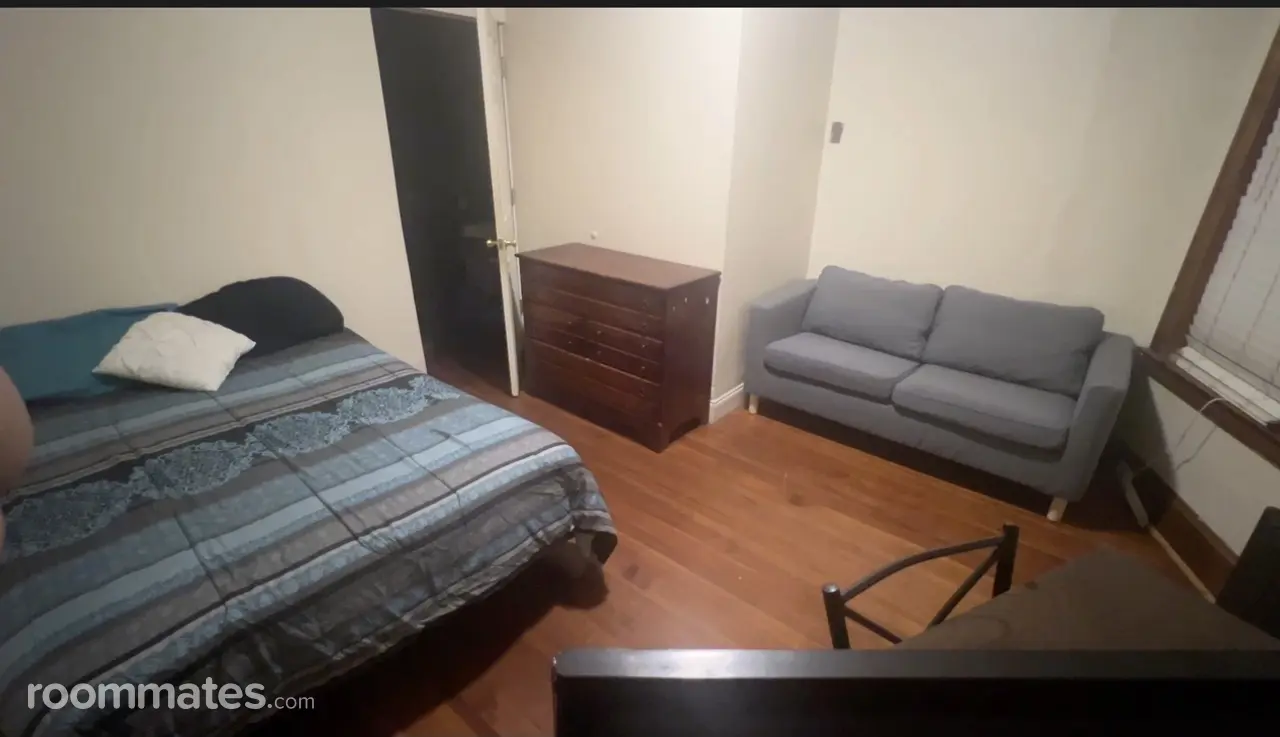 Profile photo 7 of 13