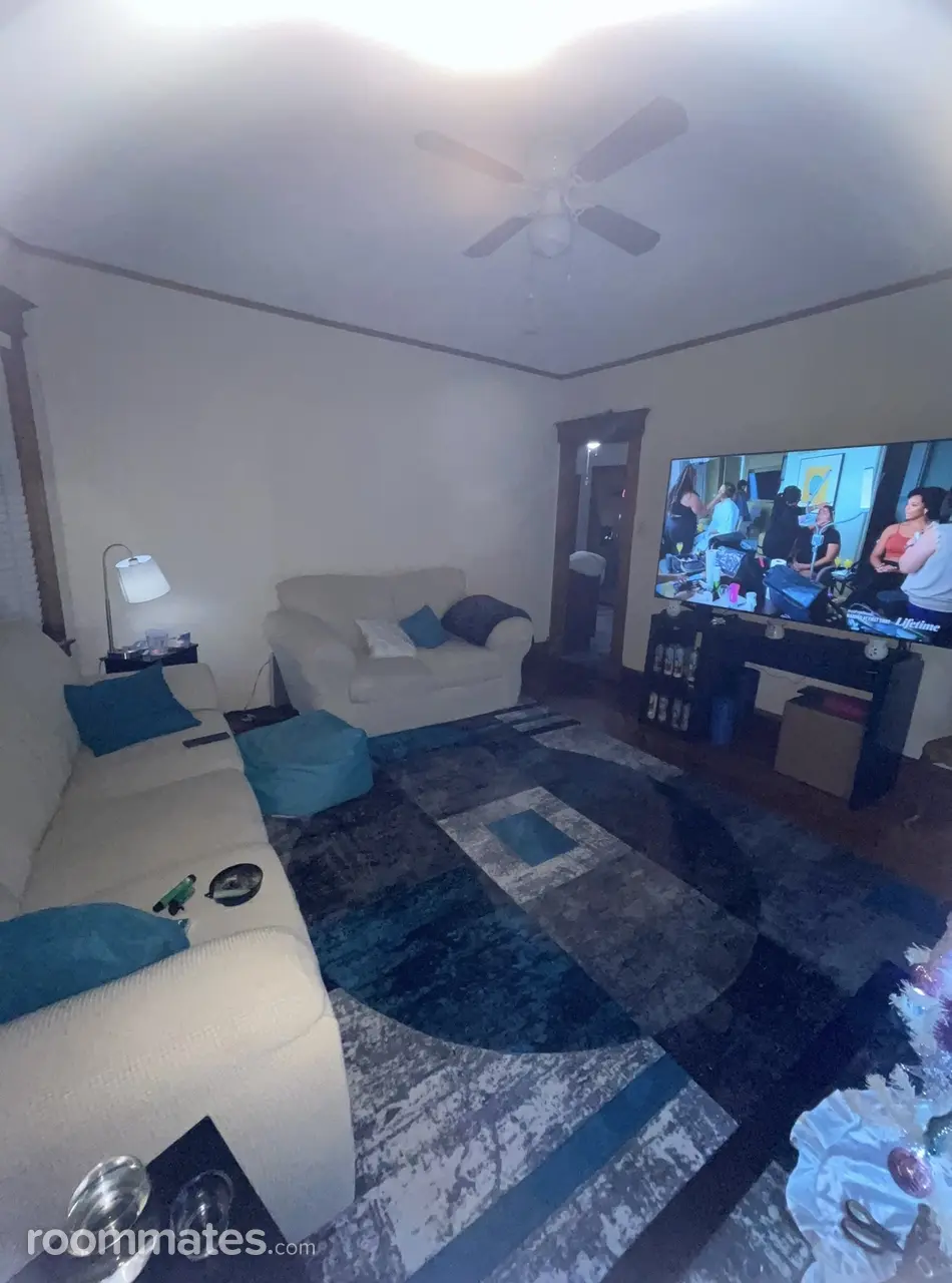 Profile photo 10 of 13