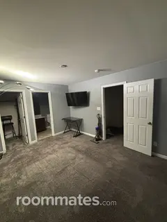 Room for rent in Newport News, VA $1000, townhouse