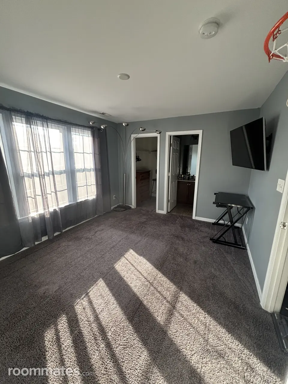 Profile photo 3 of 9