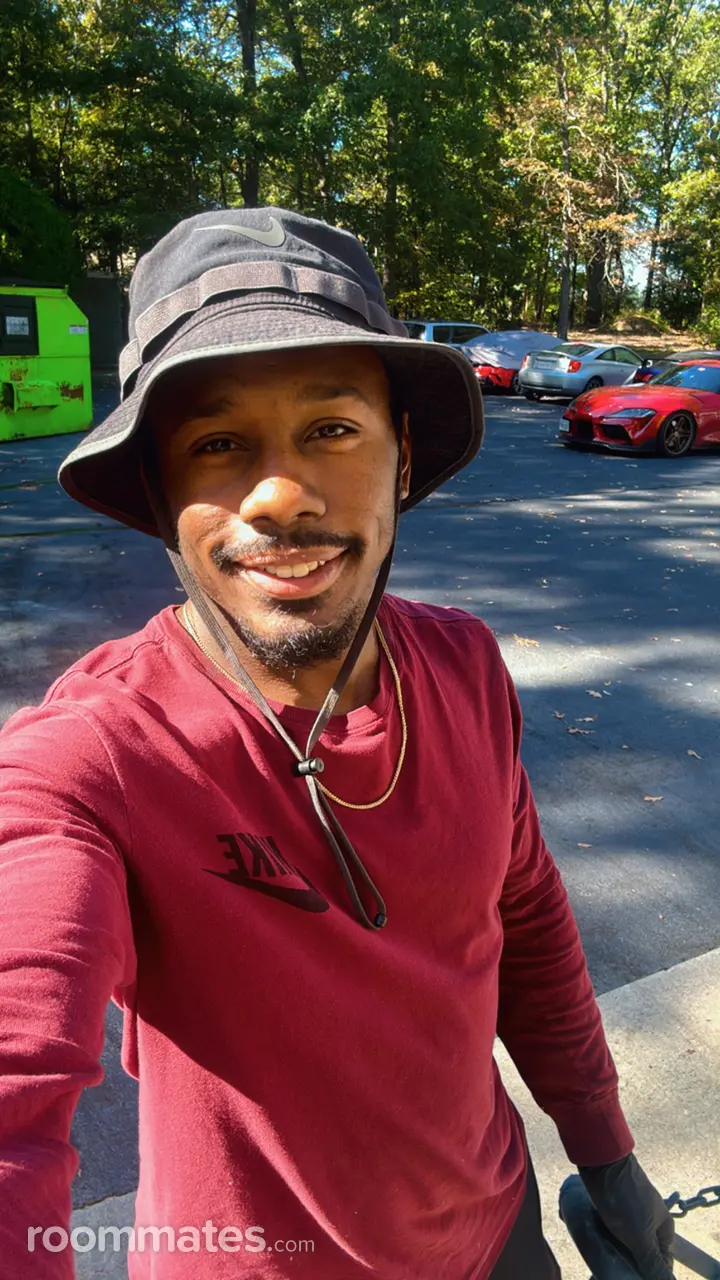 Profile photo 9 of 9