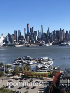 Room for rent in Weehawken, NJ $1021, condo
