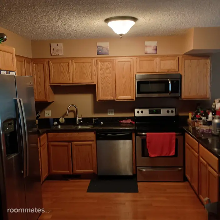 Room for rent in Eagan, MN $1300, house