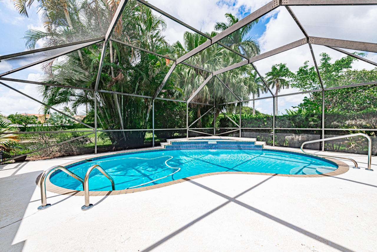 Profile photo 17 of 20