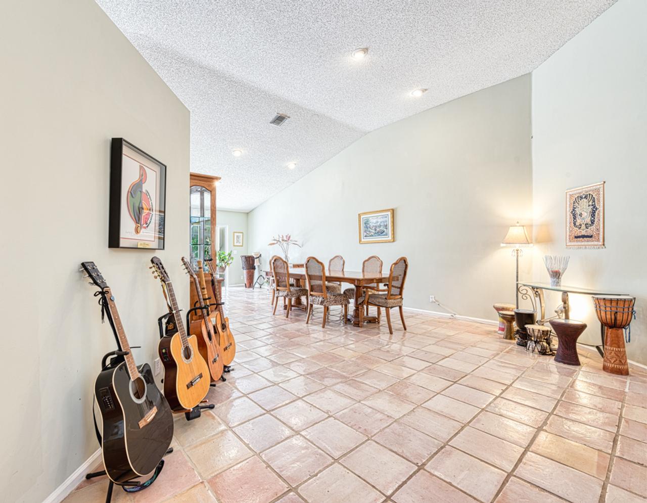 Profile photo 16 of 20