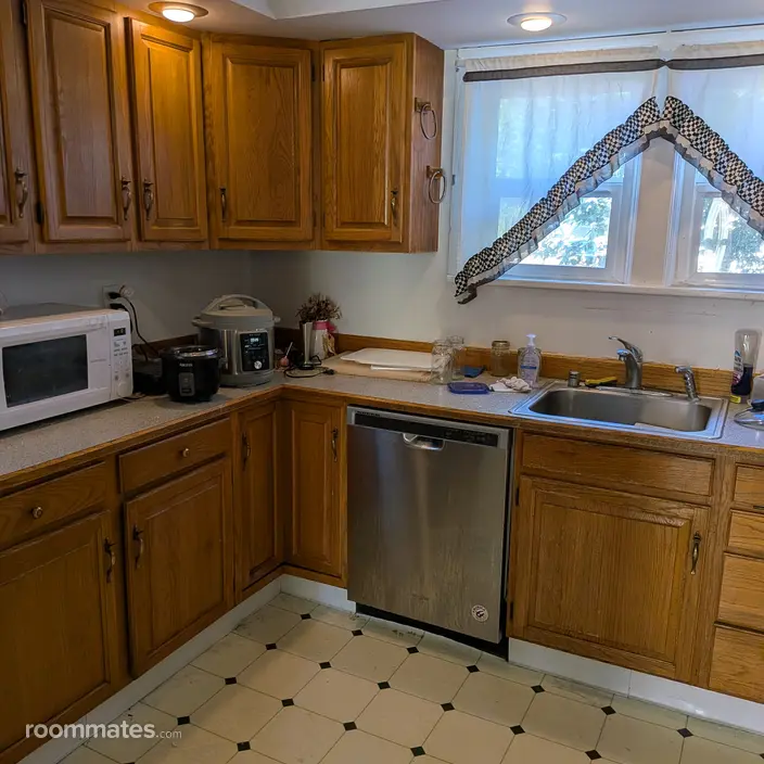 Room for rent in Seattle, WA $813, house