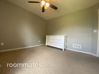 Room for rent in Olathe, KS $595, house