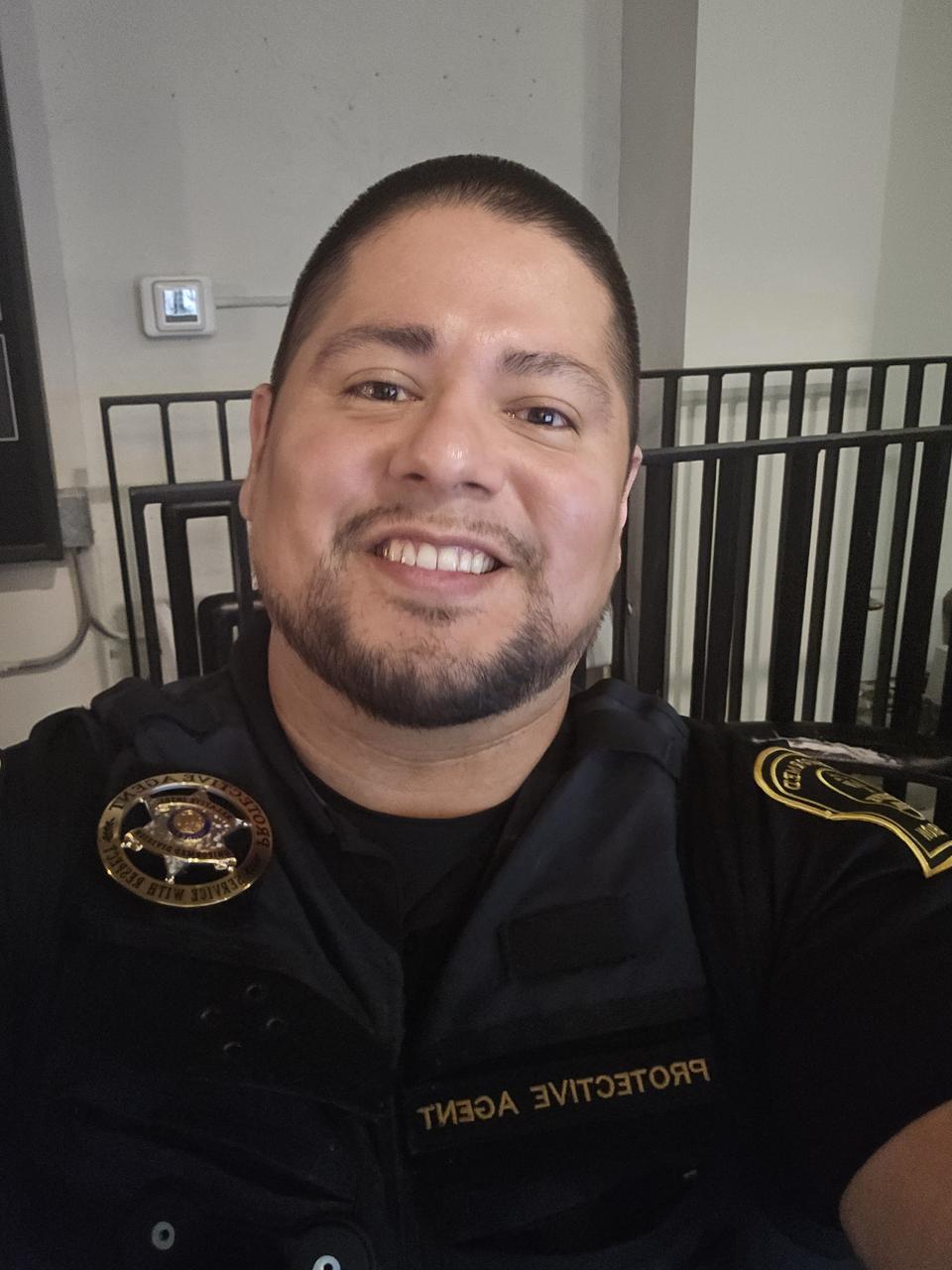 Profile photo 5 of 6