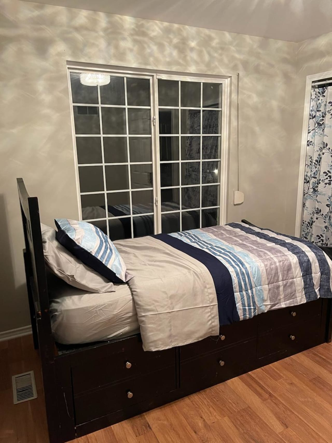 Profile photo 9 of 11