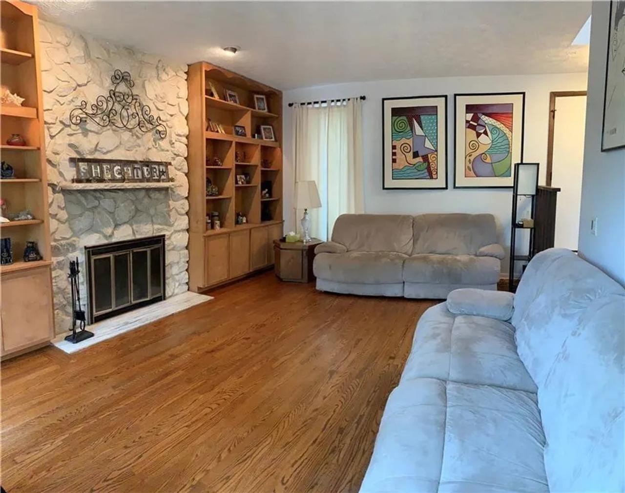 Profile photo 1 of 10