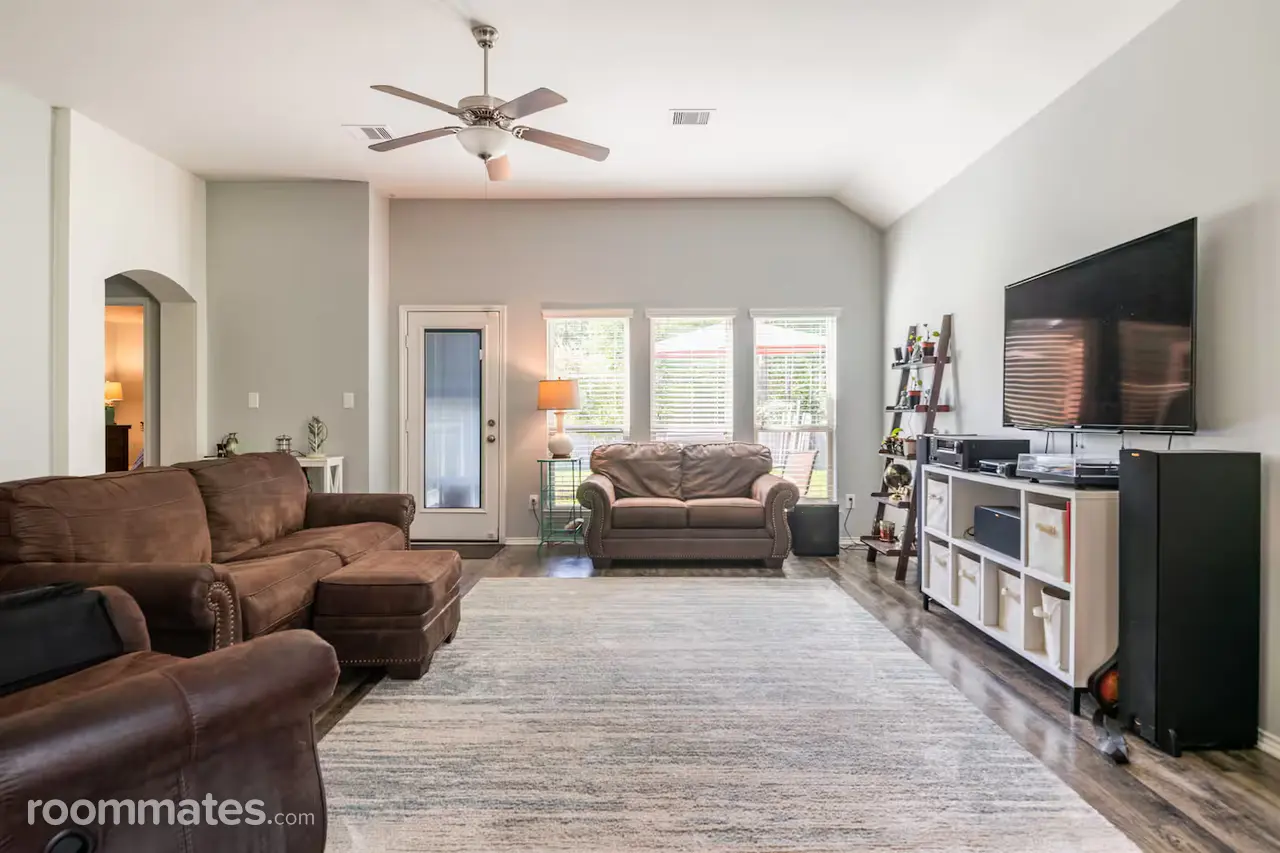 Profile photo 7 of 10