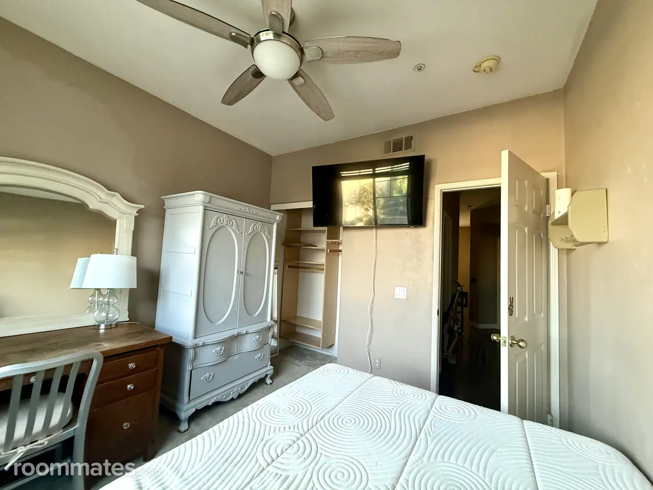 Profile photo 9 of 11