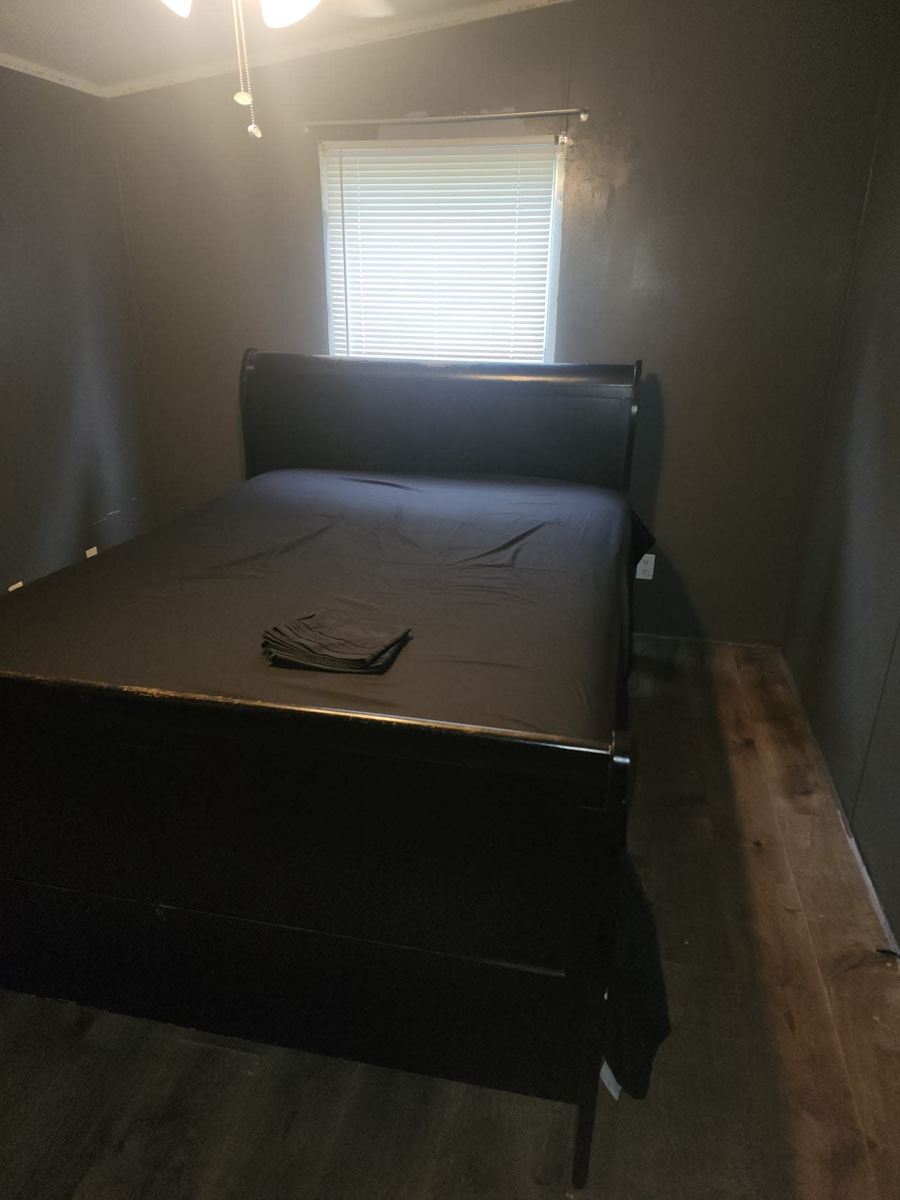 Profile photo 1 of 4