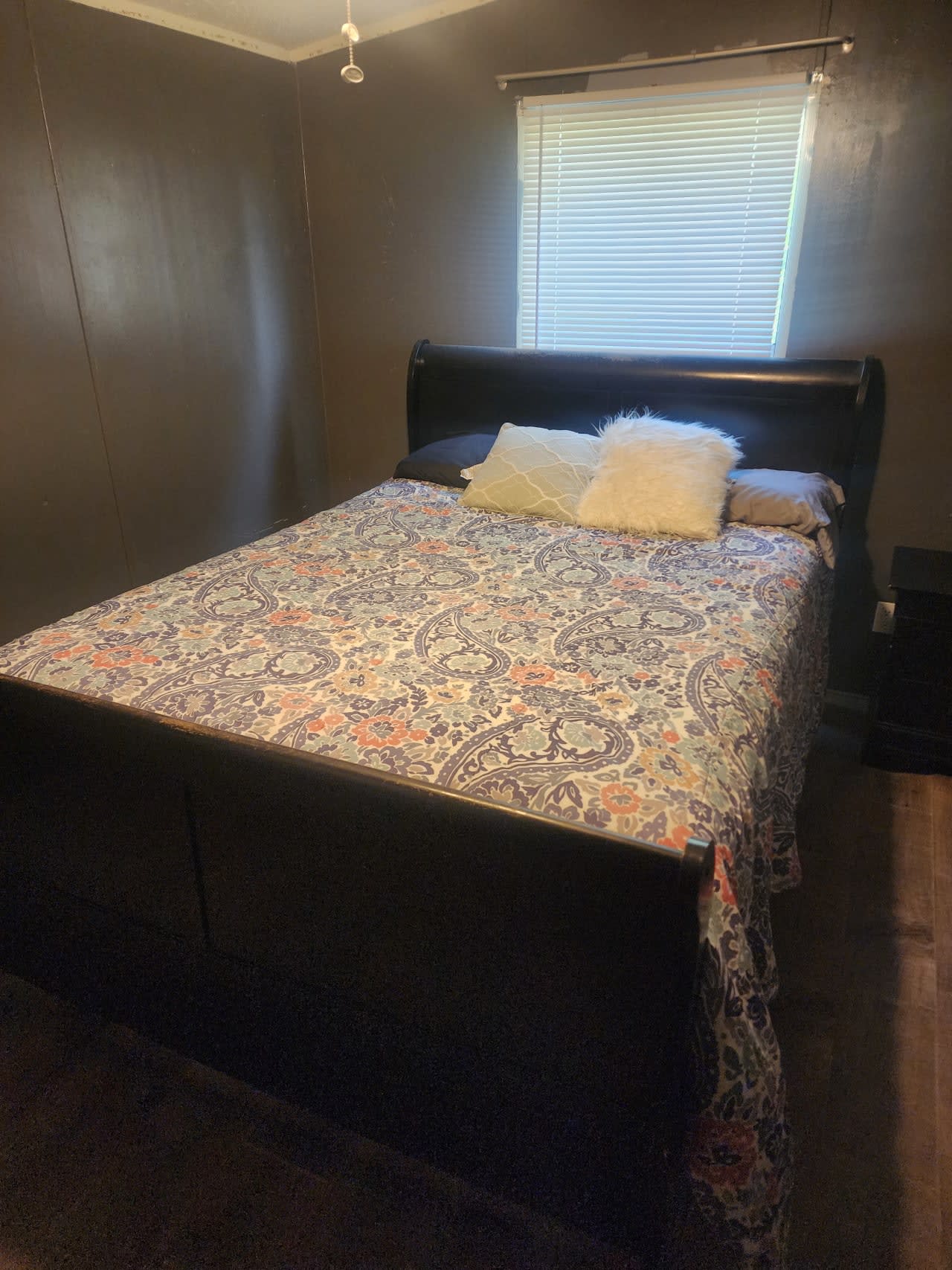 Profile photo 3 of 4