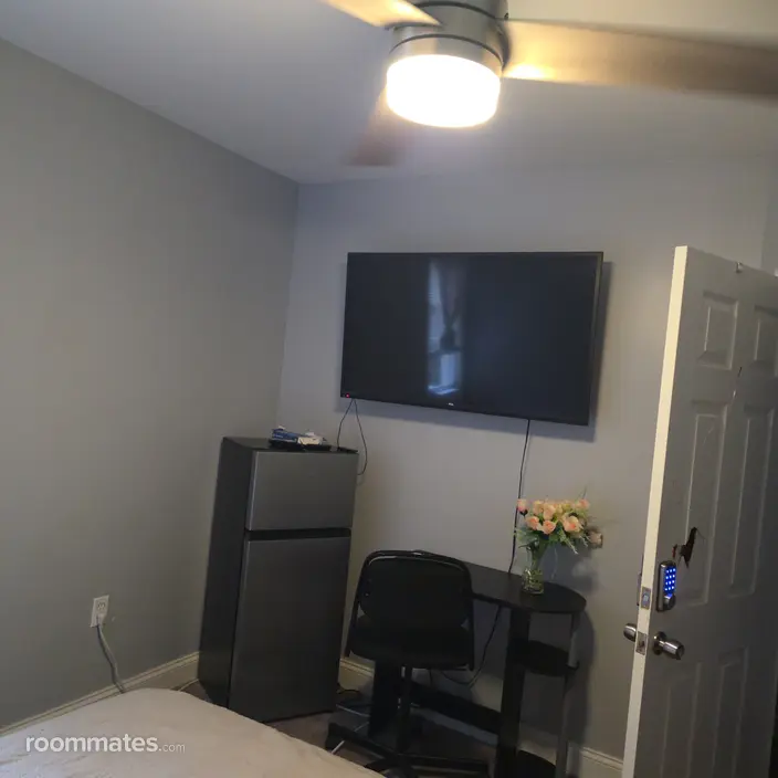 Room for rent in Philadelphia, PA $800, house