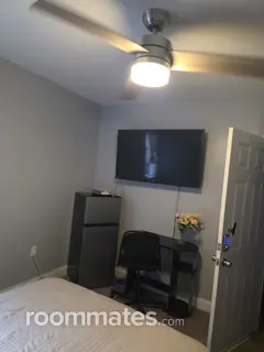 Room for rent in Philadelphia, PA $900, house