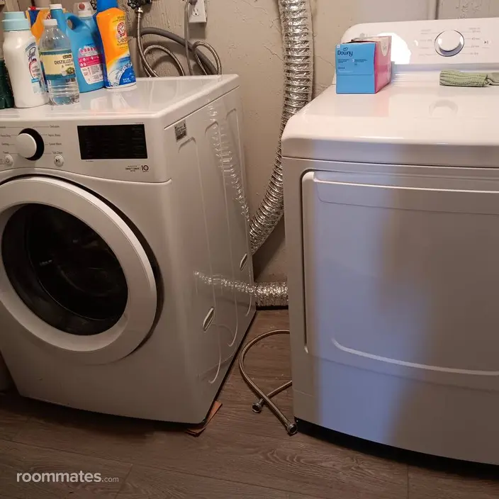 Room for rent in Louisville, KY $792, house