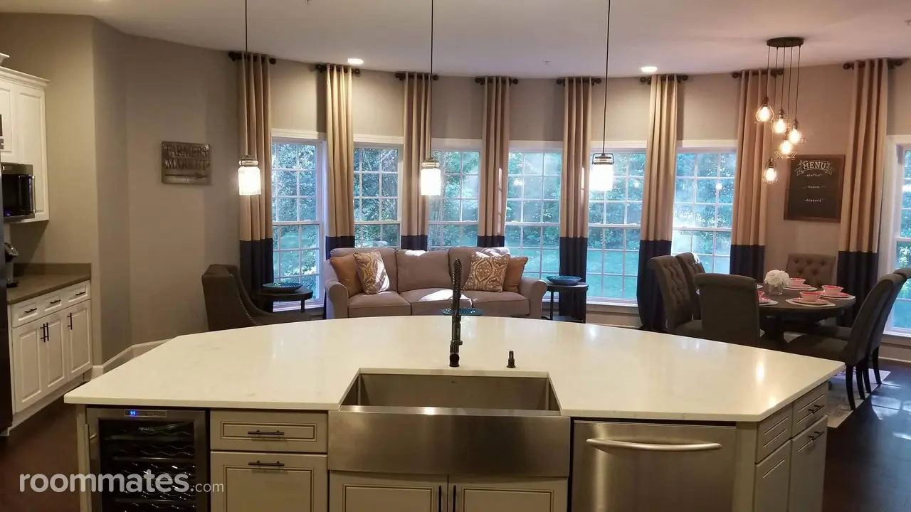 Profile photo 3 of 11