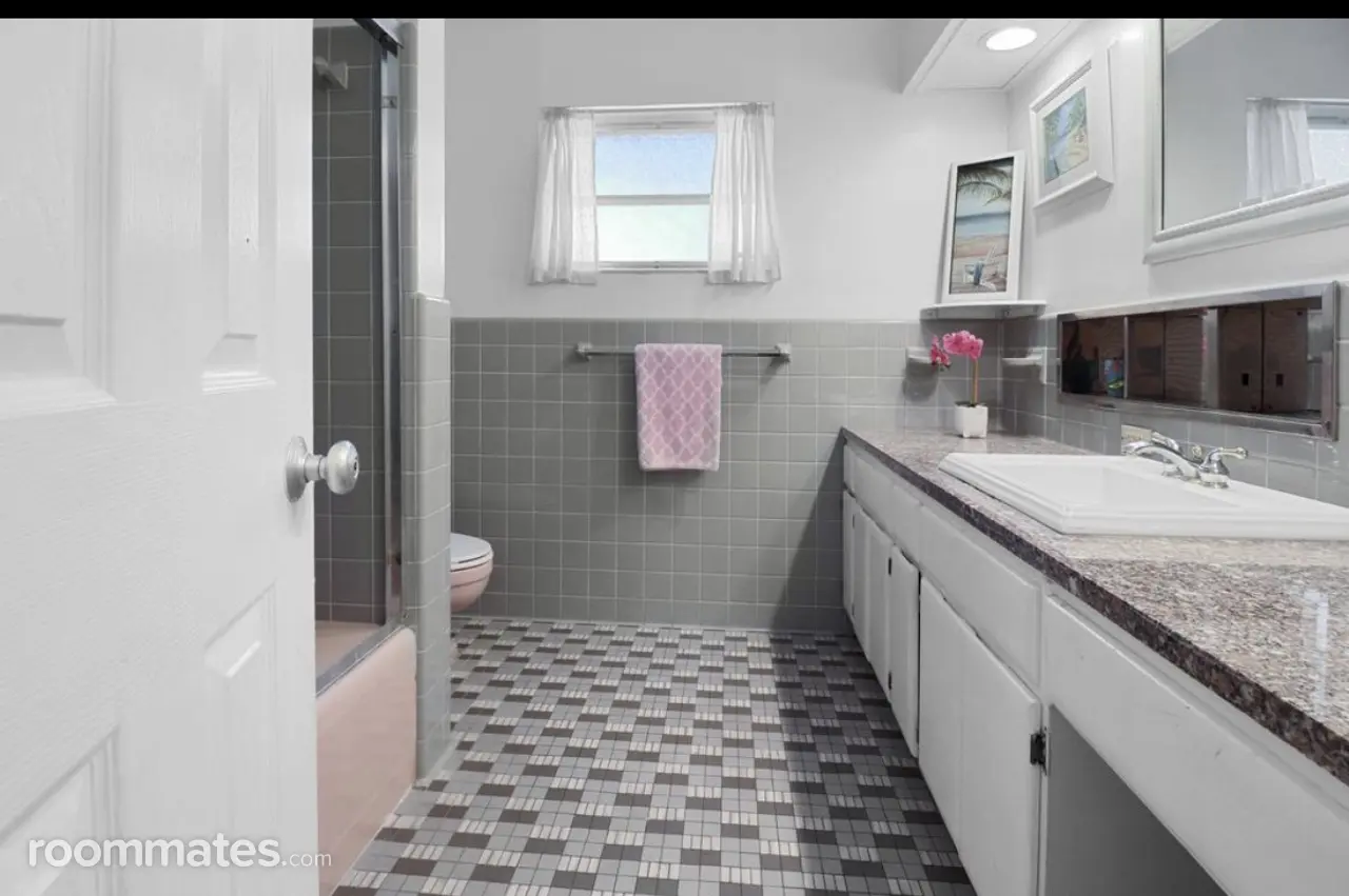 Profile photo 8 of 11