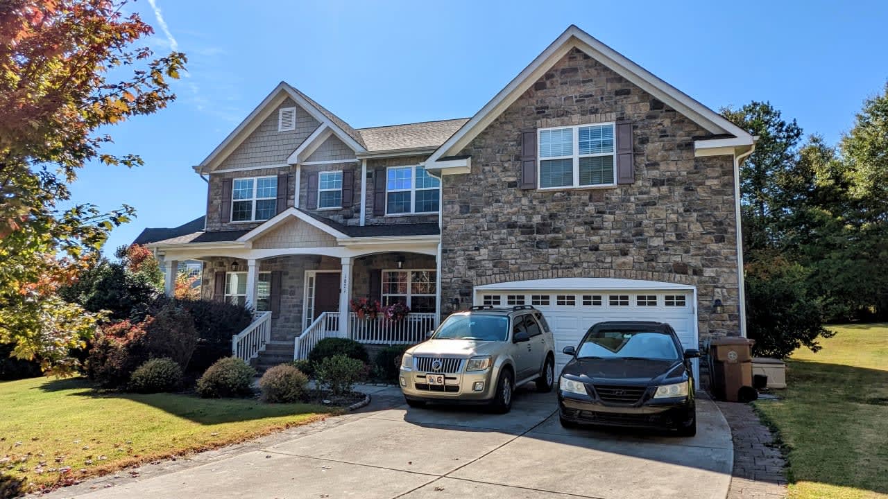 Profile photo 9 of 12