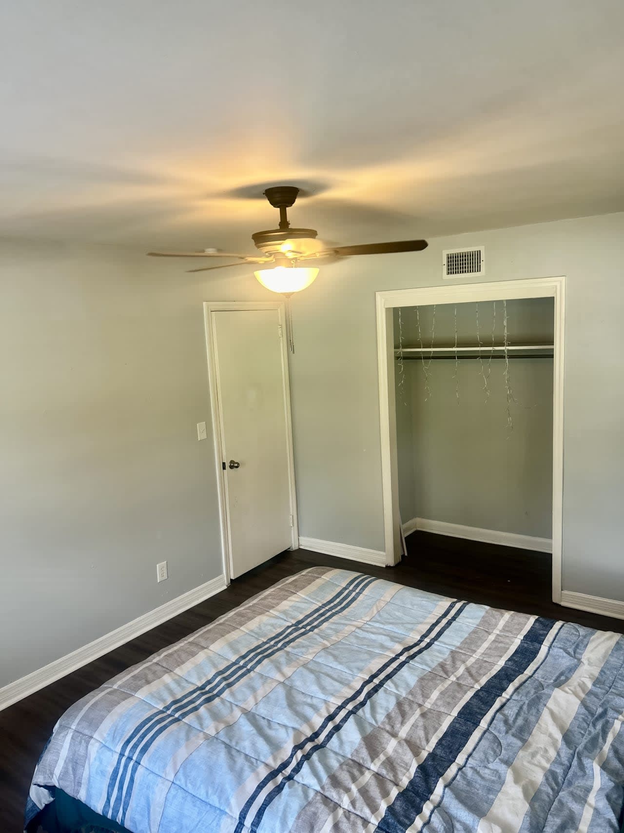 Profile photo 1 of 10