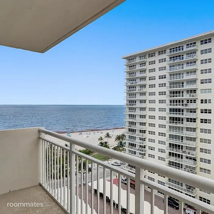 Room for rent in Pompano Beach, FL $1300, condo