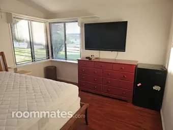 Room for rent in Garden Grove, CA $1200, house