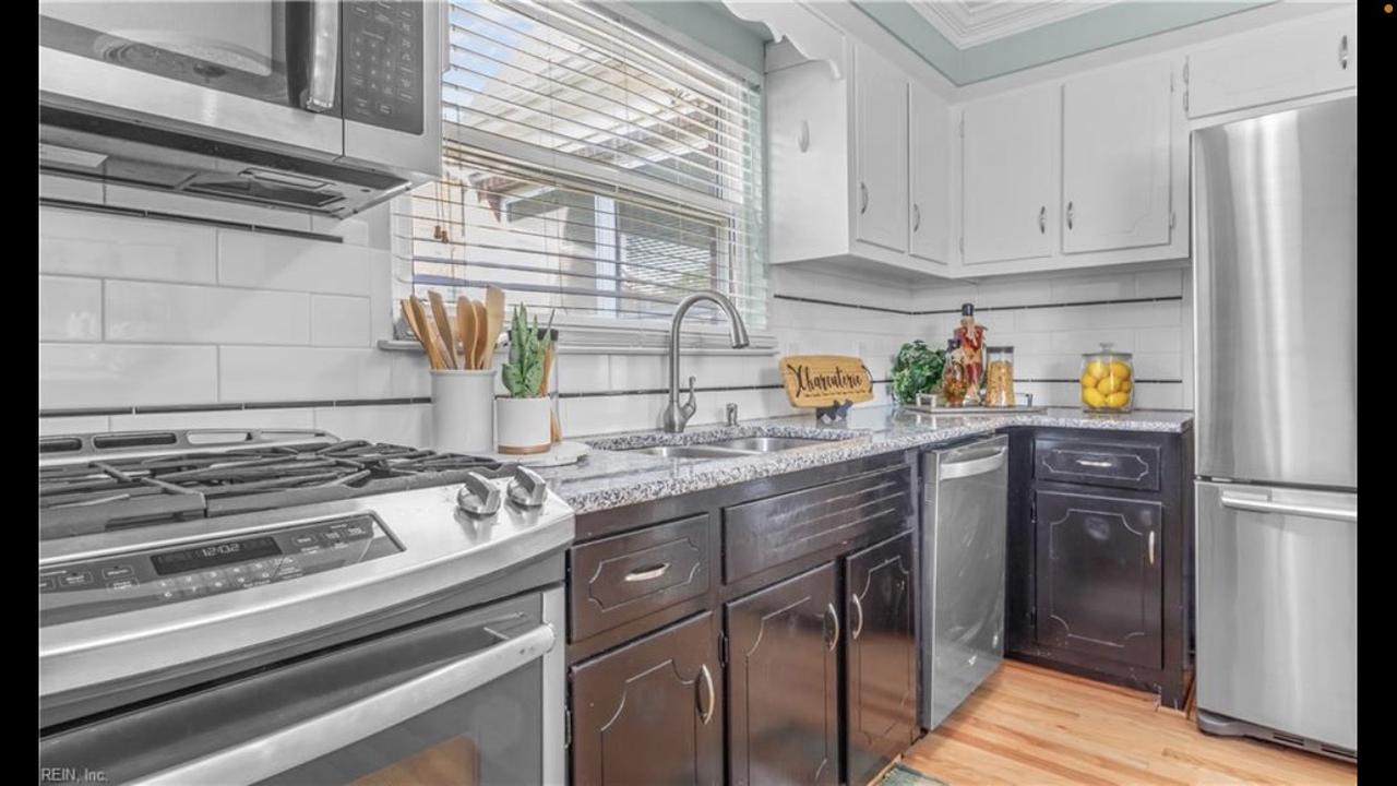 Profile photo 7 of 10