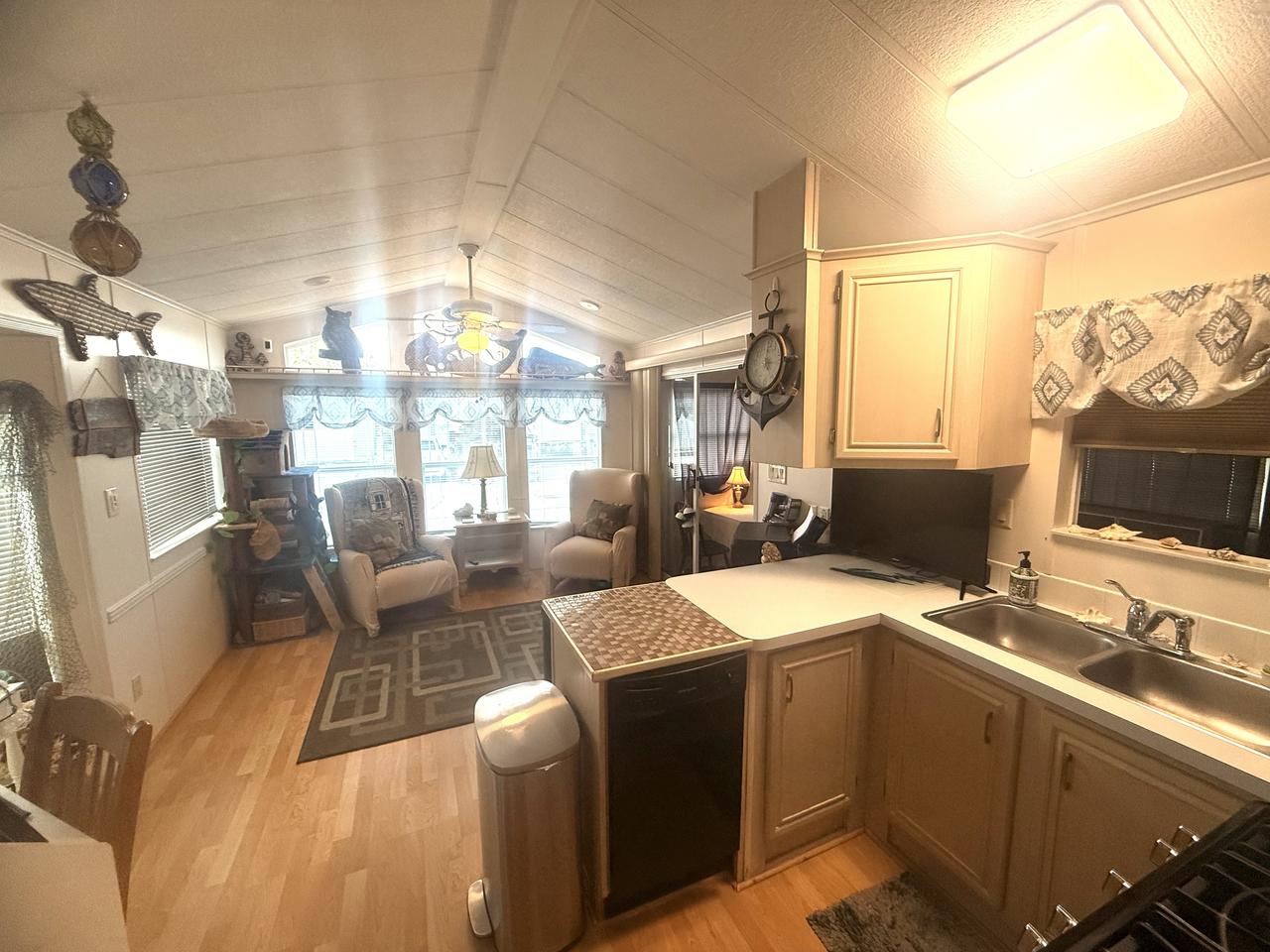 Profile photo 7 of 11