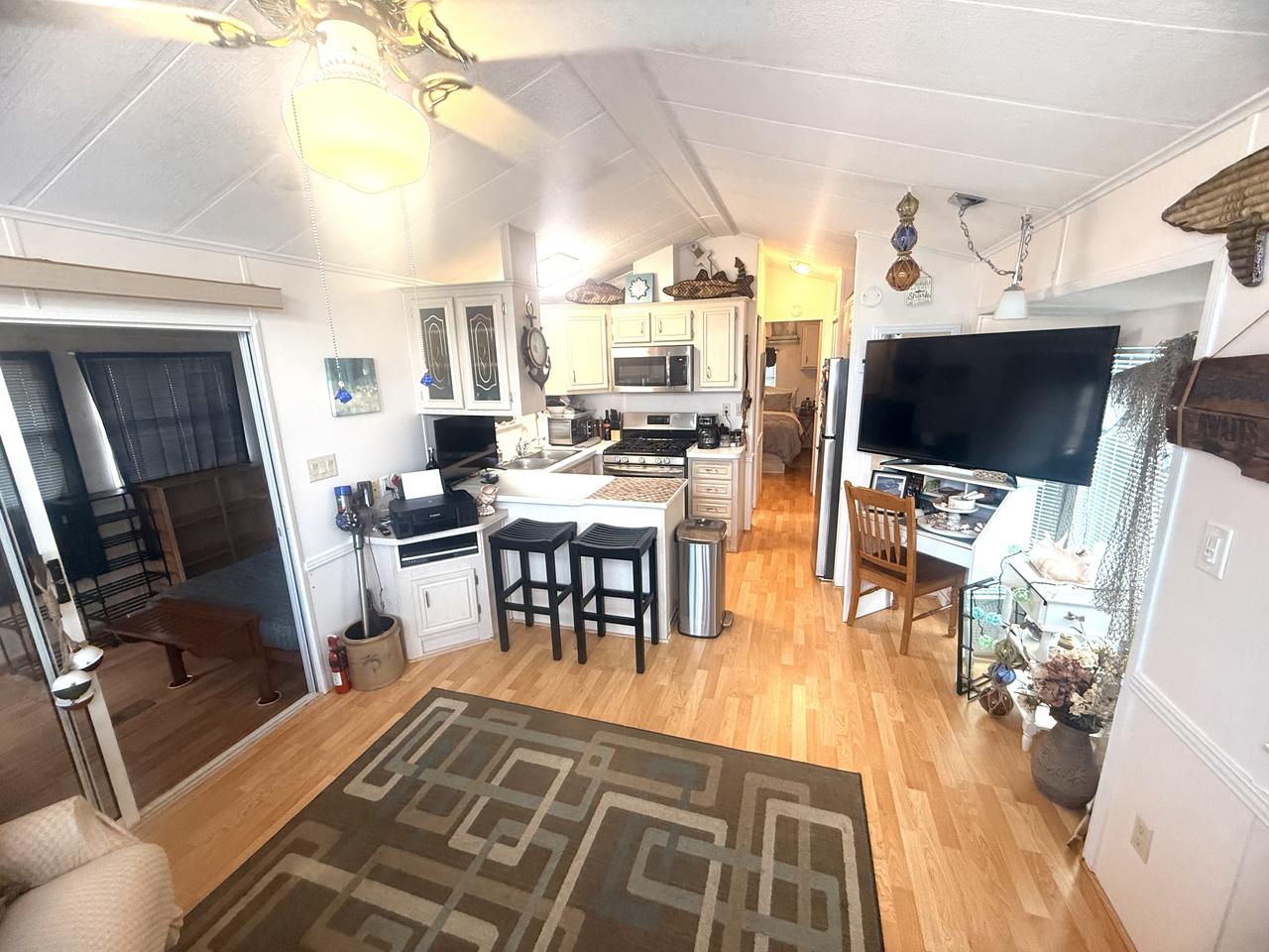 Profile photo 8 of 11