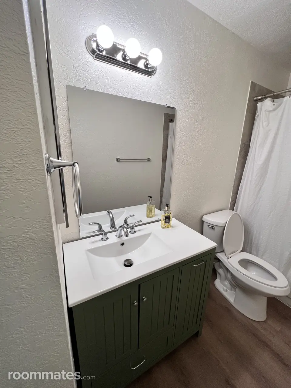 Profile photo 4 of 7