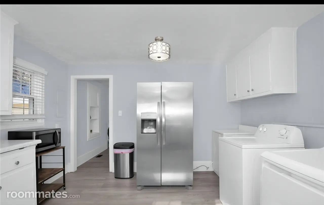 Profile photo 7 of 7