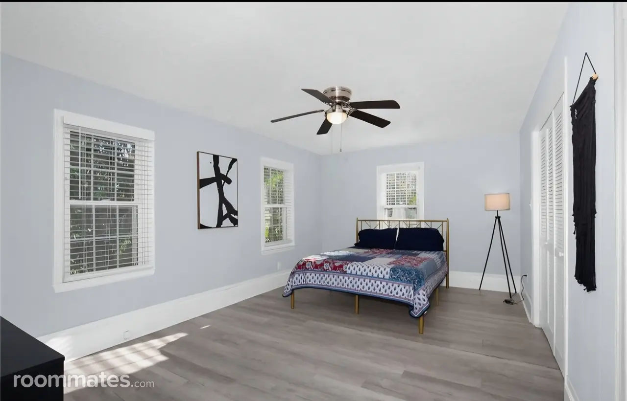 Profile photo 3 of 7