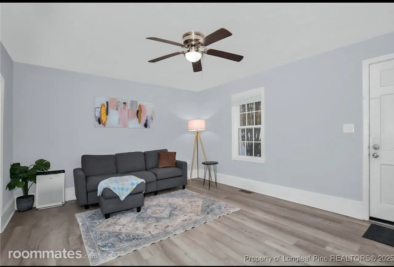 Profile photo 4 of 7