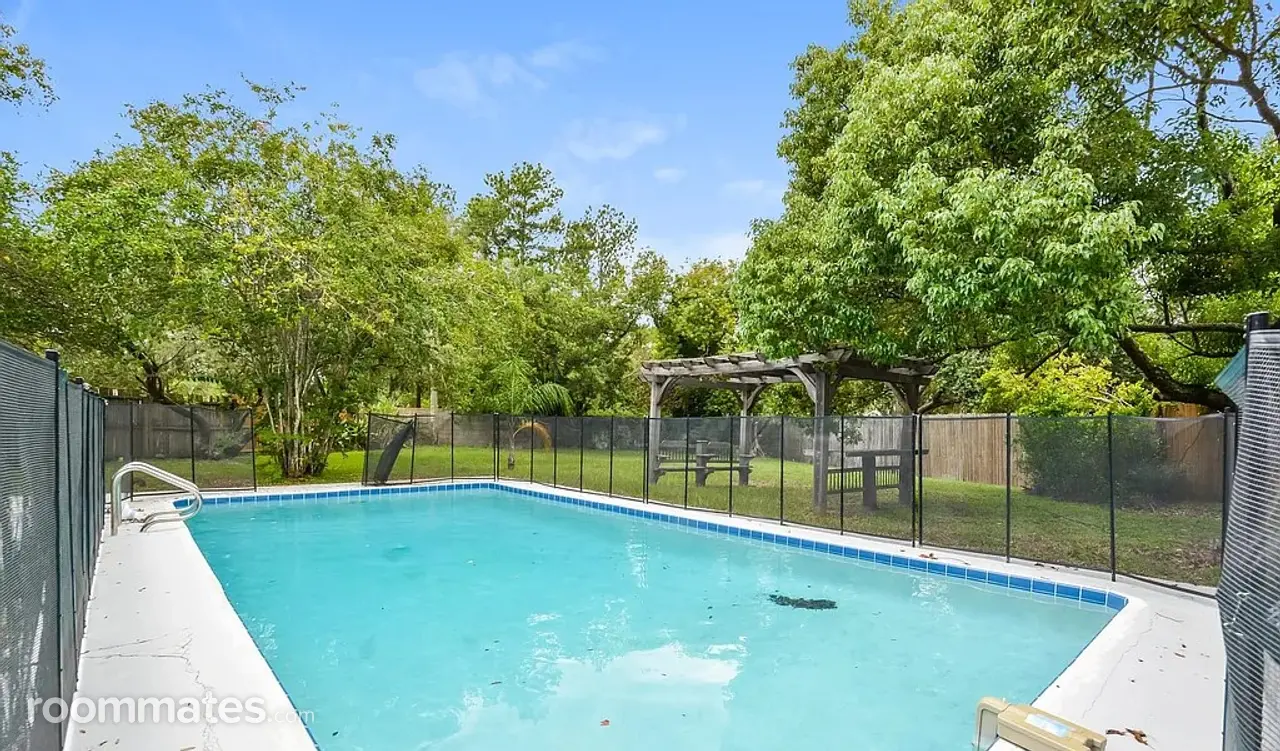 Profile photo 3 of 8