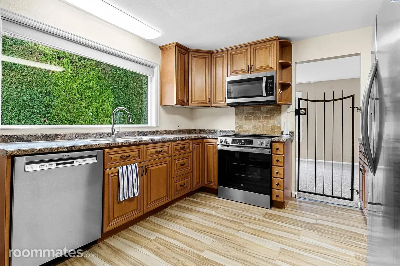 Profile photo 9 of 10