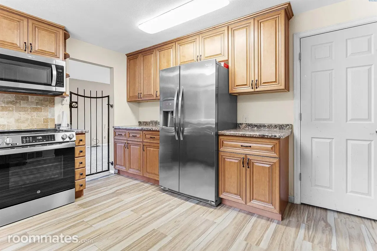 Profile photo 6 of 10