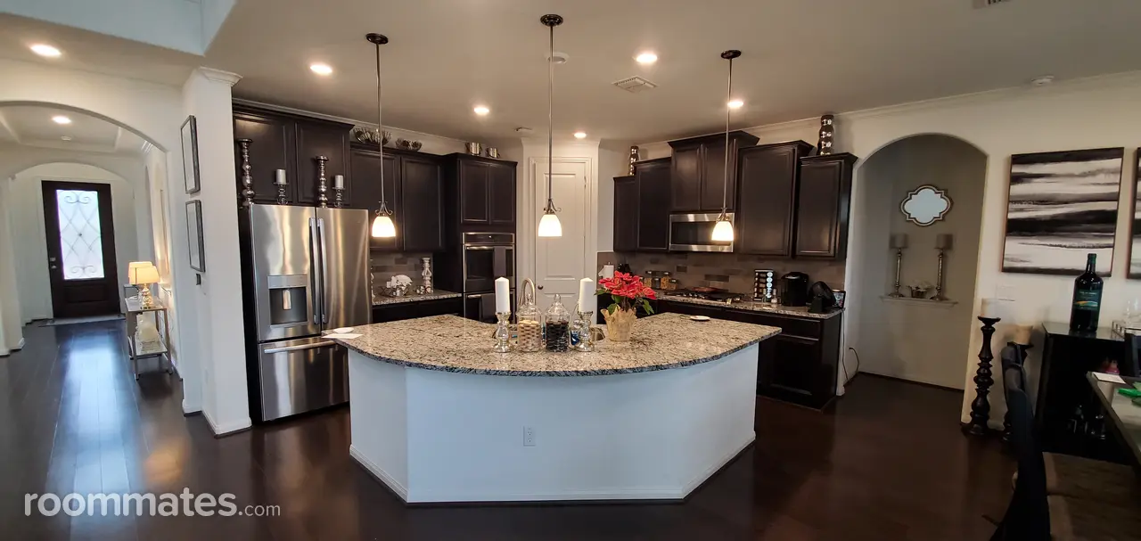 Profile photo 3 of 9