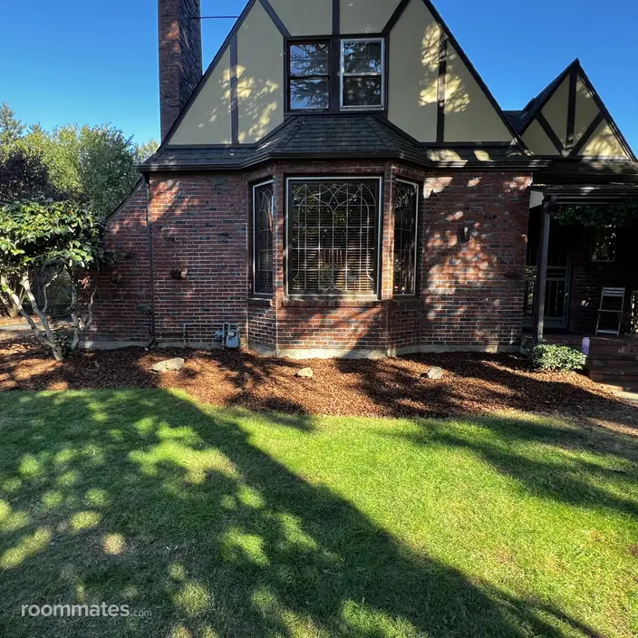 Room for rent in Portland, OR $800, house