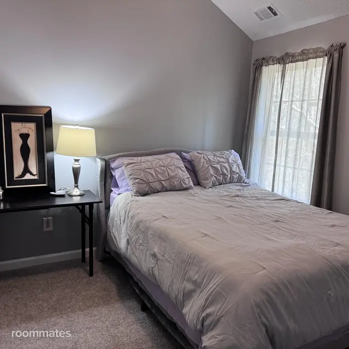 Room for rent in College Park, GA $800, house