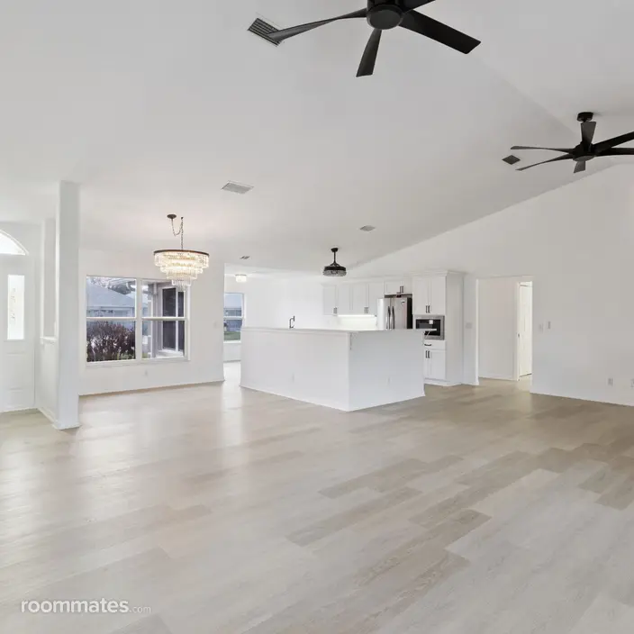 Room for rent in Leesburg, FL $1000, house