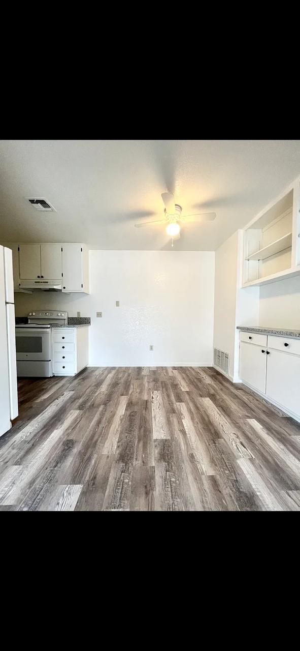 Profile photo 4 of 10