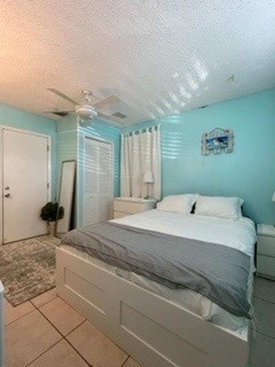 Profile photo 4 of 4